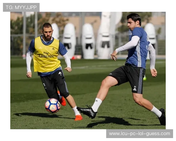 轻松与足球明星零距离合影的神奇抠图软件，让你成为场上焦点